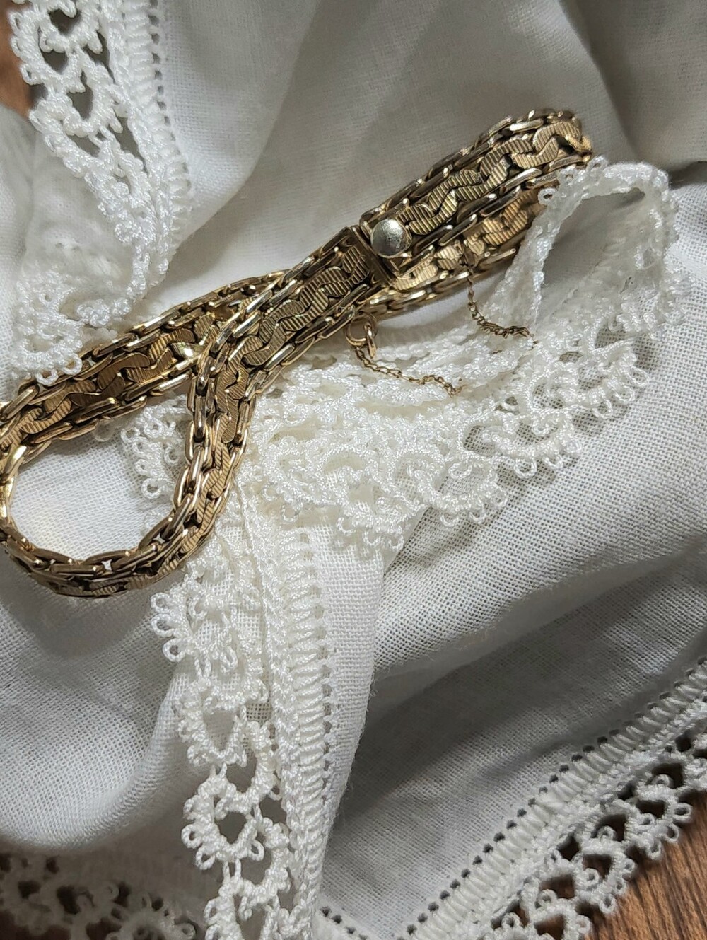 Vintage Krementz Gold Overlay Mesh Link Bracelet - 7 Inch Fit Super Pretty!
